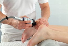 Stoßwellentherapie bei Erkrankungen am Fuß und Sprunggelenk