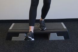 Übung Beinachsentraining step down - Lveel 4 - Knie
